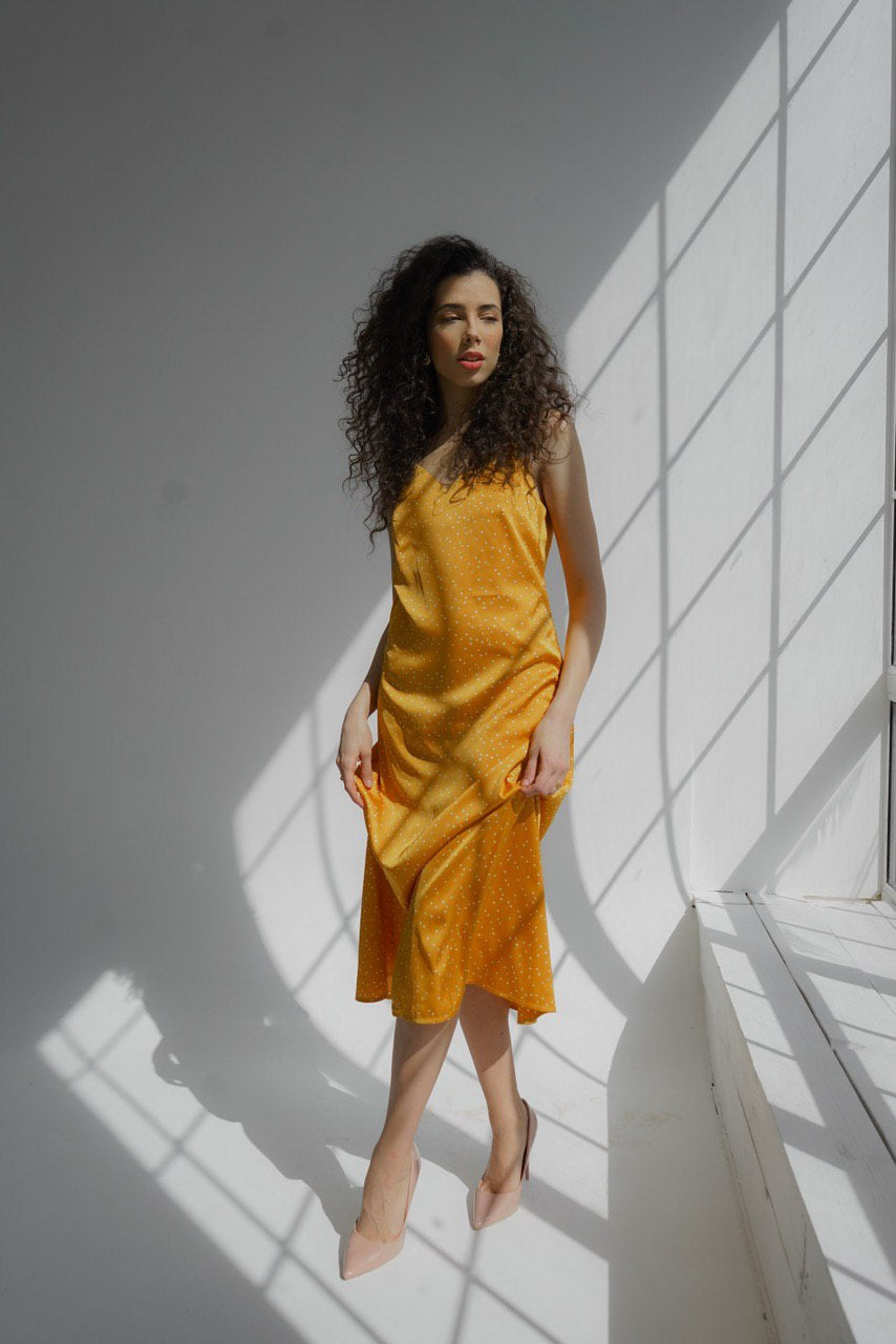 Шовкова сукня на бретелях