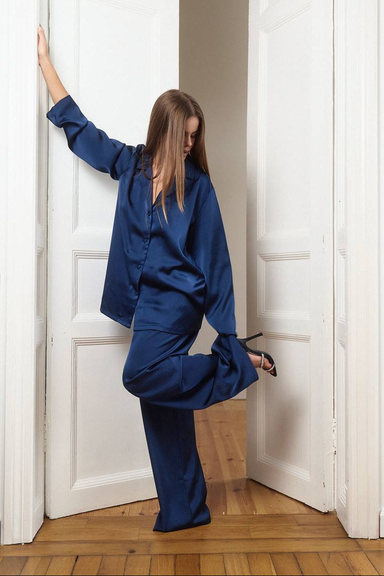 Сатиновий костюм у піжамному стилі