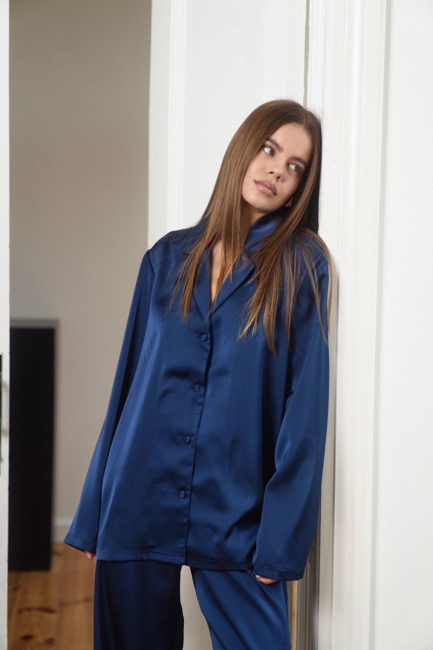 Сатиновий костюм у піжамному стилі