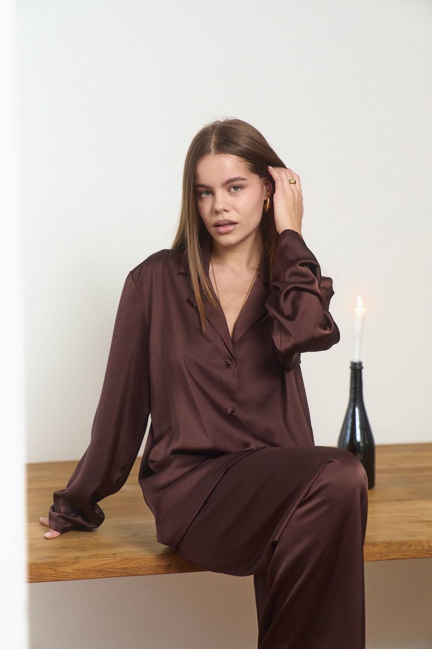 Сатиновий костюм у піжамному стилі